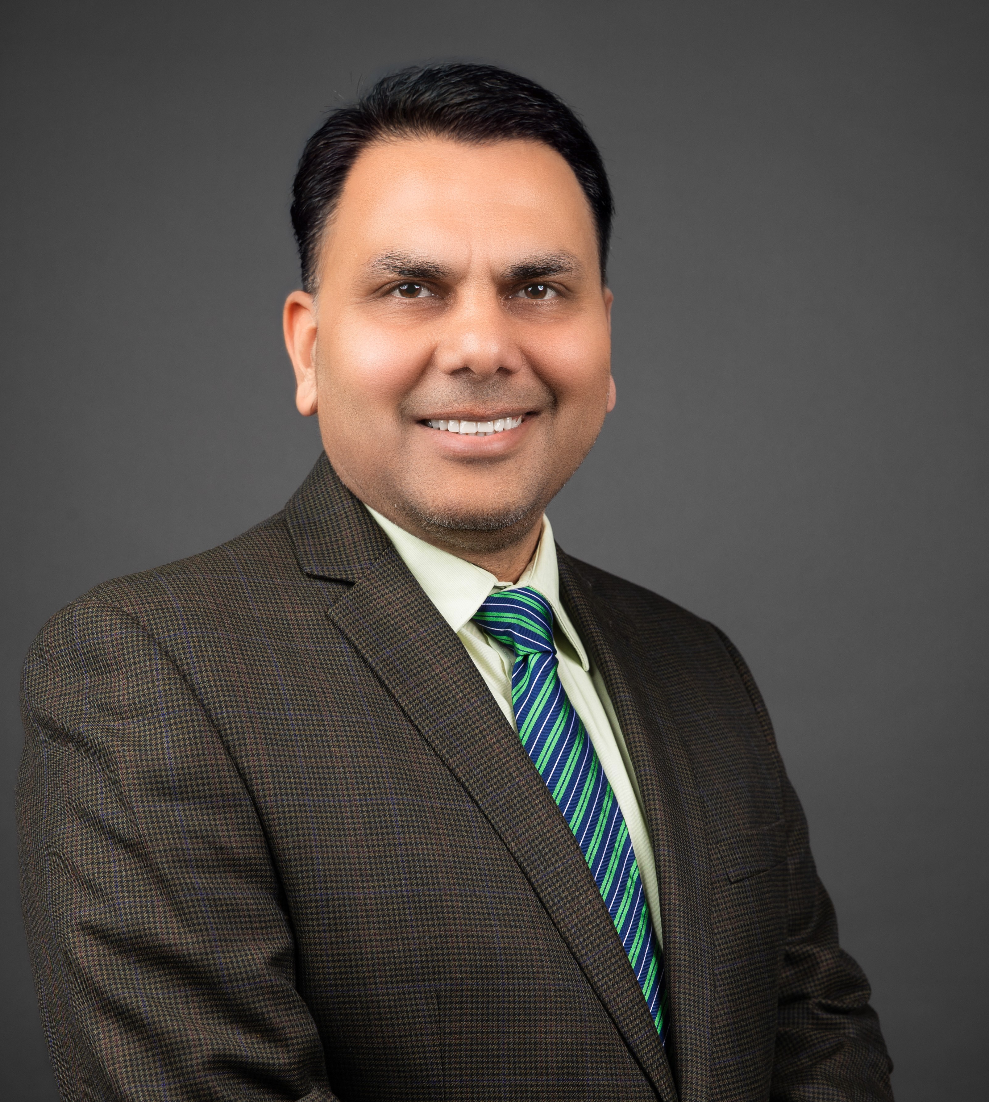 Guri Dyal, real estate agent
